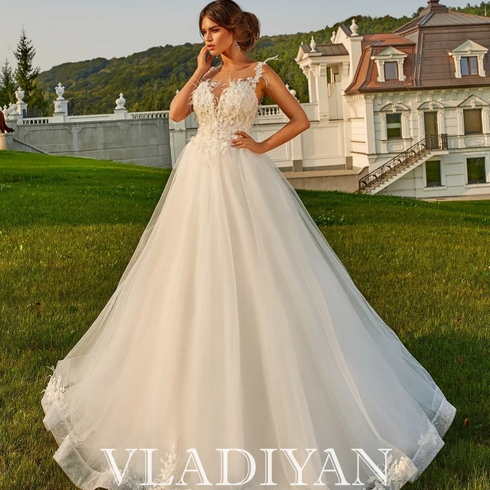 Elegant White Wedding Dress. International Designer - European Production